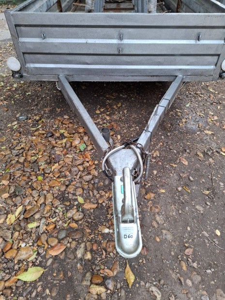 Eladó utánfutó oldal magasítóval, irányár 350.000,-Ft