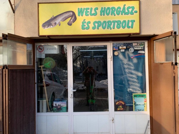 Elad� utcai bej�ratos �zlethelyis�g, Szeksz�rd, R�k�czi utca 86