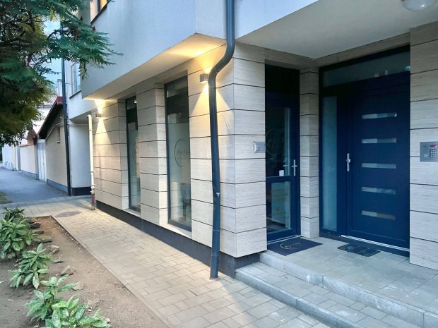 Elad� utcai bej�ratos �zlethelyis�g - Ny�regyh�z�n