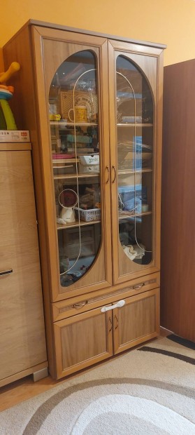 Eladó üveges szekrény Egerben