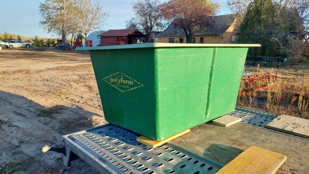 Eladó üvegszálas kád tartály