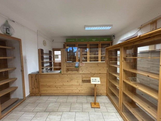 Elad� �zlet + J�sztelek frekvent�lt r�sz�n