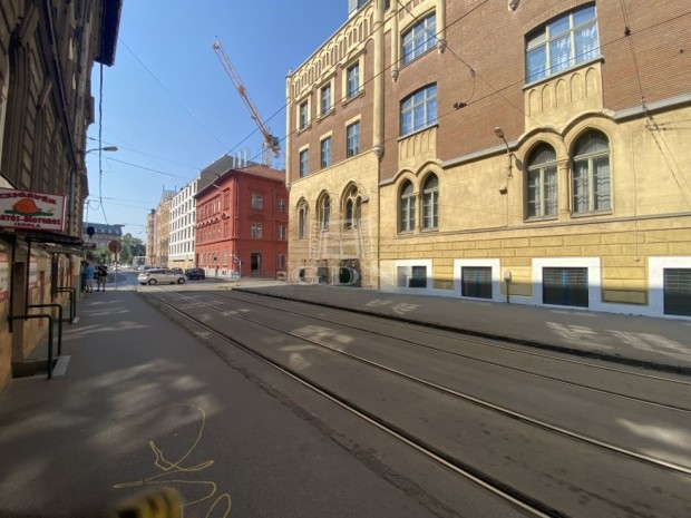 Elad� �zlethelyis�g Budapest VIII. ker�let, Keleti P�lyaudvar mellett