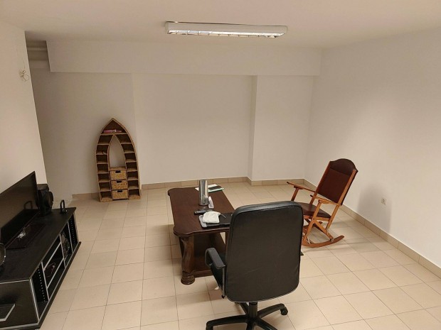 Elad� �zlethelyis�g Ny�regyh�za Belv�ros�ban sokoldal� lehet�s�g!