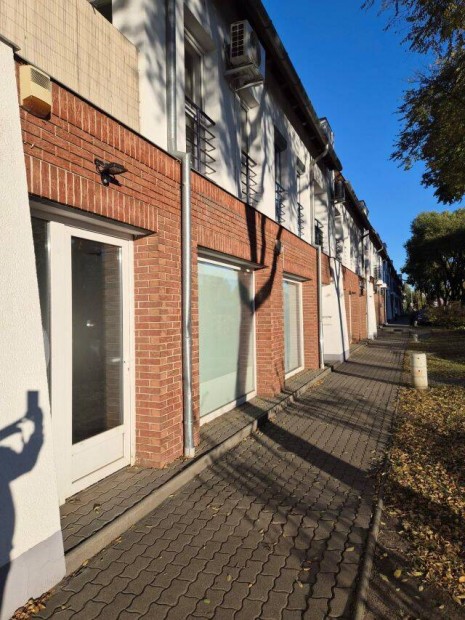 Elad� �zlethelyis�g Ny�regyh�za belv�ros�ban�