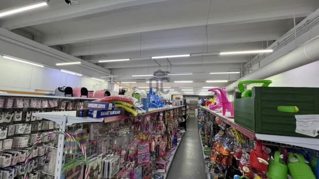 Elad� �zlethelyis�g Szeksz�rd k�zpontj�ban