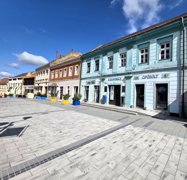 Elad� �zlethelyis�g Veszpr�m, Kossuth Lajos utca