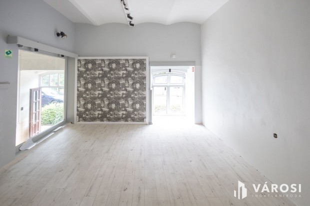 Elad� �zlethelyis�g a belv�rosban