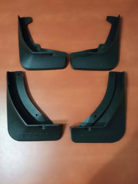 Elad� vadonat �j s�rv�d� gumi (els�-h�ts�) Skoda Oct�vi�ra 2017-2019