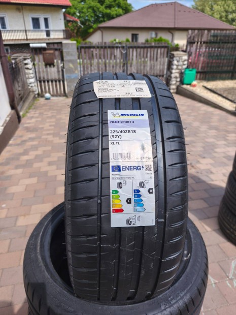 Eladó vadonatúj Michelin Pilot Sport 4 nyári gumi 225/40 R18