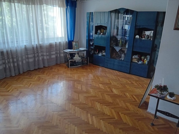 Elad� vagy cser�lhet� - Ny�regyh�za, belv�rosi 2 szintes lak�s!