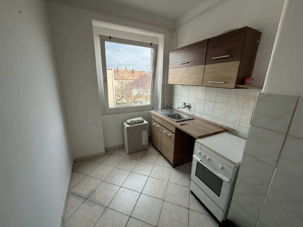 Elad� v�rpalotai t�gla �p�t�s� t�rsash�zi lak�s