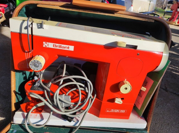 Elad� varr�g�p