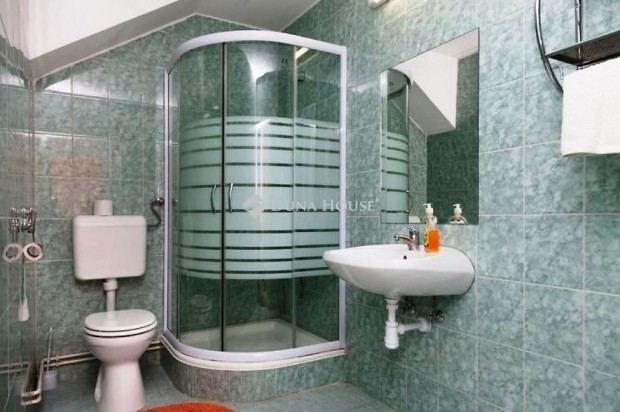 Elad� vend�gl�t�s, Als��jlak