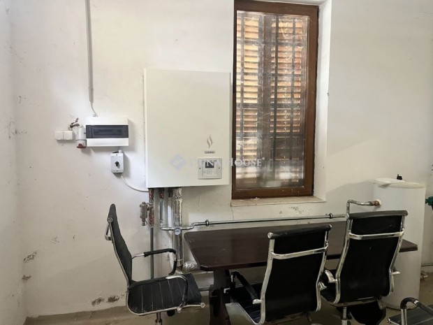 Elad� vend�gl�t�s, B�ly