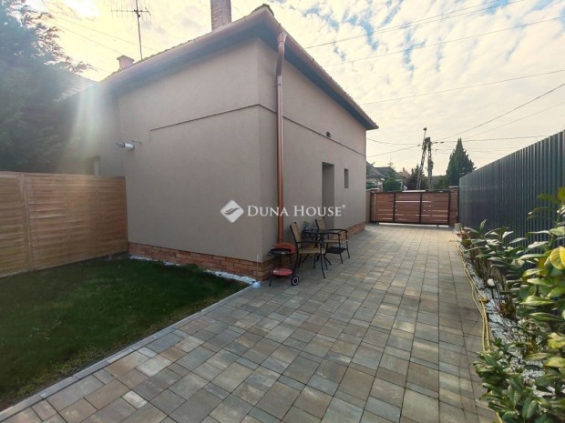 Elad� vend�gl�t�s, Gyula