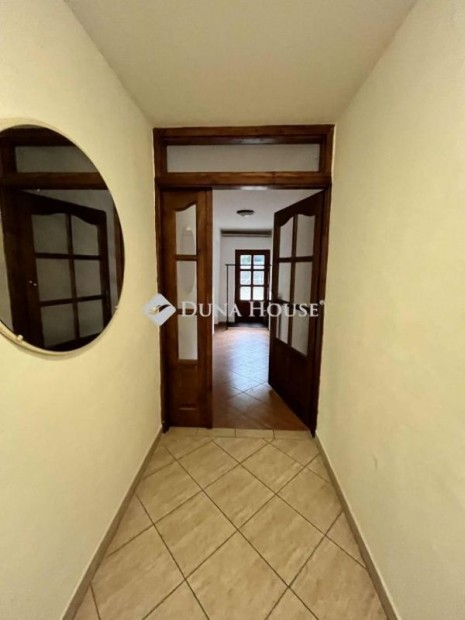 Elad� vend�gl�t�s, H�gy�sz