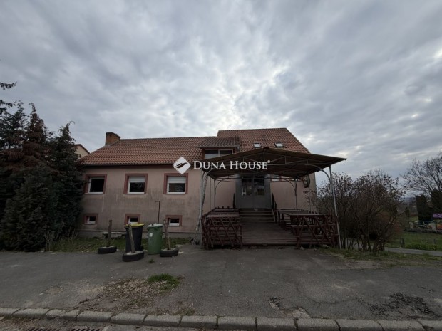 Elad� vend�gl�t�s, Koml�