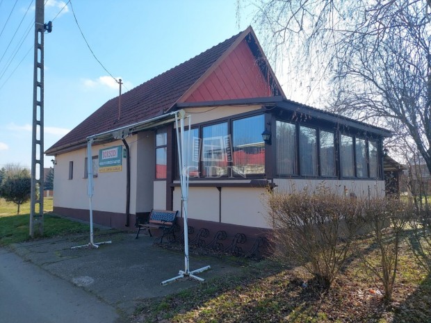 Elad� vend�gl�t� K�lm�nh�za, Kossuth utca