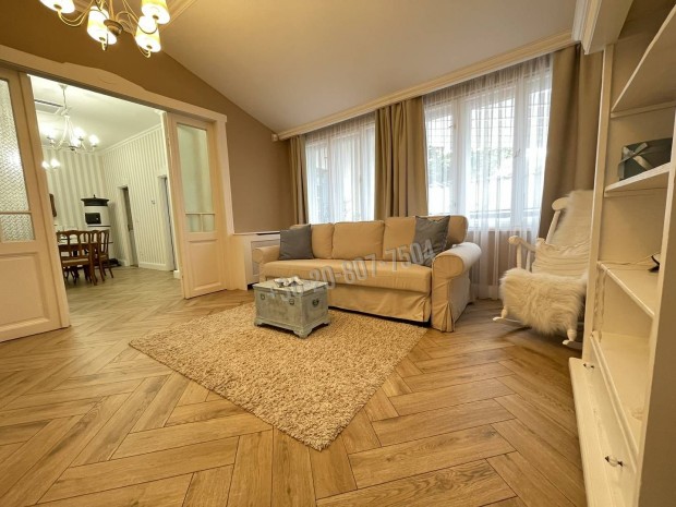 Elad� vend�gl�t� egys�g, Eger Hatvanih�stya, De�k Ferenc utca, 527_med