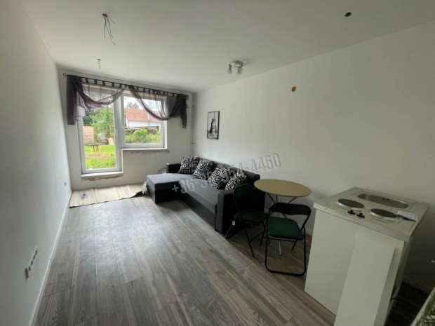 Elad� vend�gl�t� egys�g, Tahit�tfalu Tahi, 550000000 Ft, 450 n 737_keu