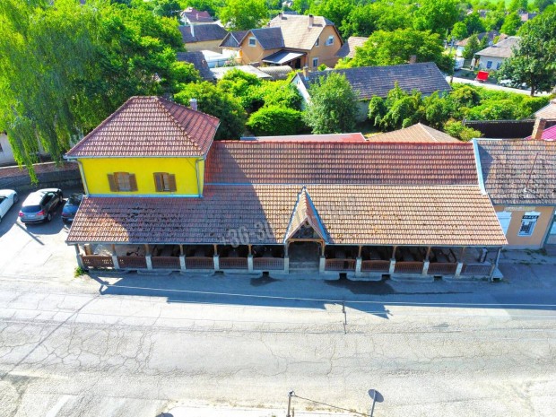 Elad� vend�gl�t� egys�g, V�mosmikola V�mosmikola, 128000000 Ft 1833_pl