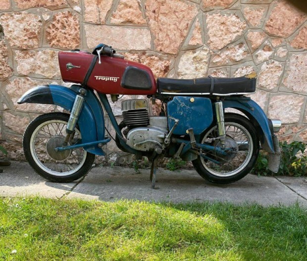 Elad� veter�n motorker�kp�r 1970-es MZ Trophy 250/2, fel�j�t�si alap