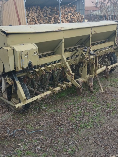 Elad� vet�g�p!