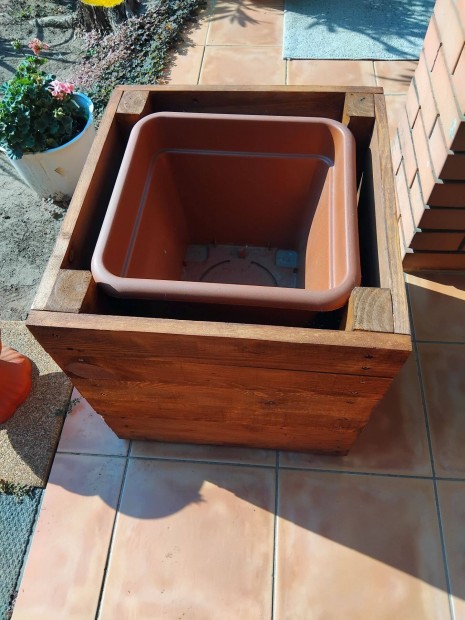 Eladó virágládák