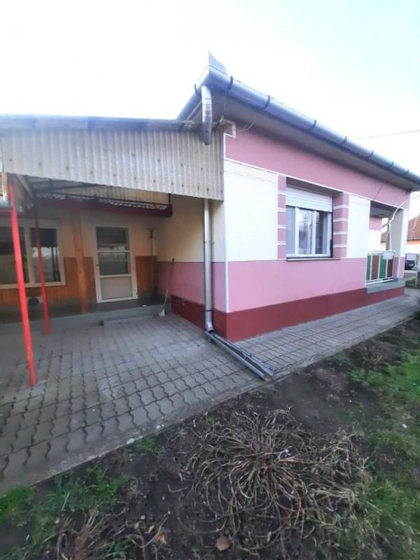 Elad� viszneki csal�dih�z