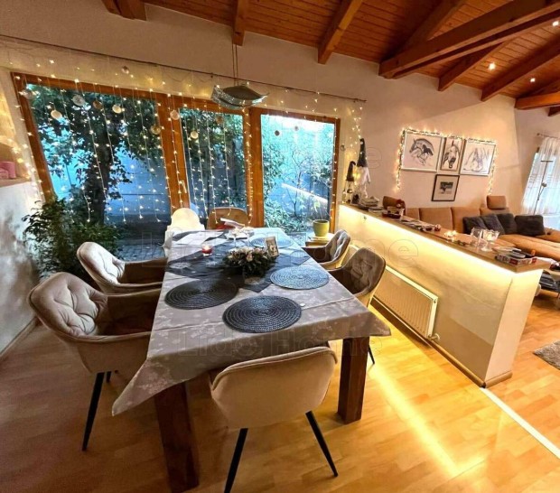 Elad� v�z k�zeli, 3 lakr�szes csal�di h�z Balatonbogl�ron!