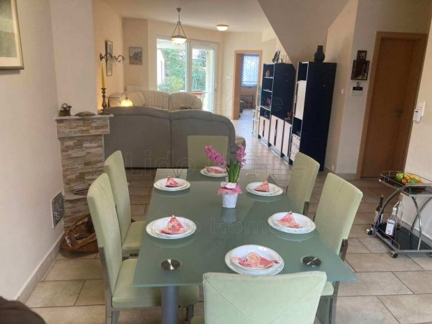 Elad� v�zk�zeli csal�di h�z Si�fokon