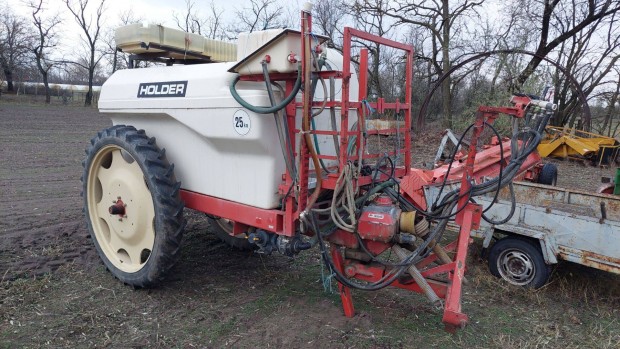 Elad vontatott permetez Holder 2700