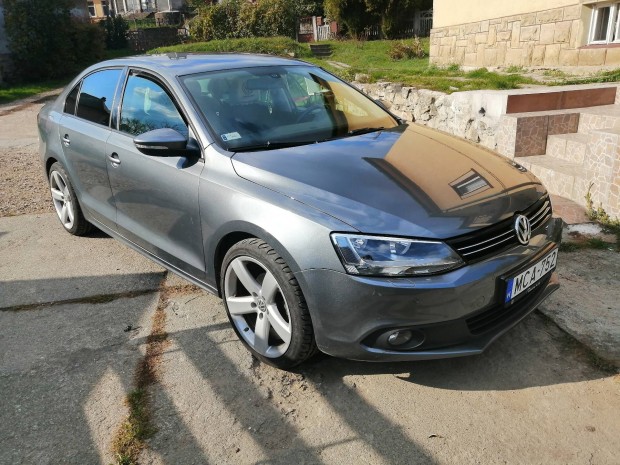 Elad vw jetta 1.2tsi 2012 es. 