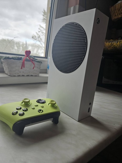 Eladó xbox series s