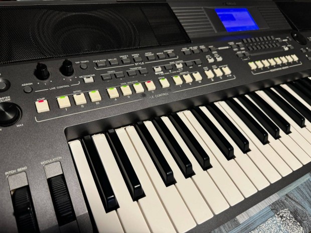 Elado yamaha psr s670 szintetiztor