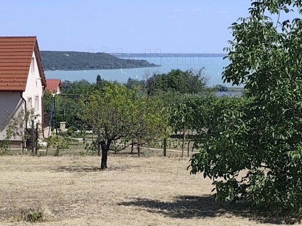 Eladó zártkert Balatonalmádiban, gyönyörű panorámával!