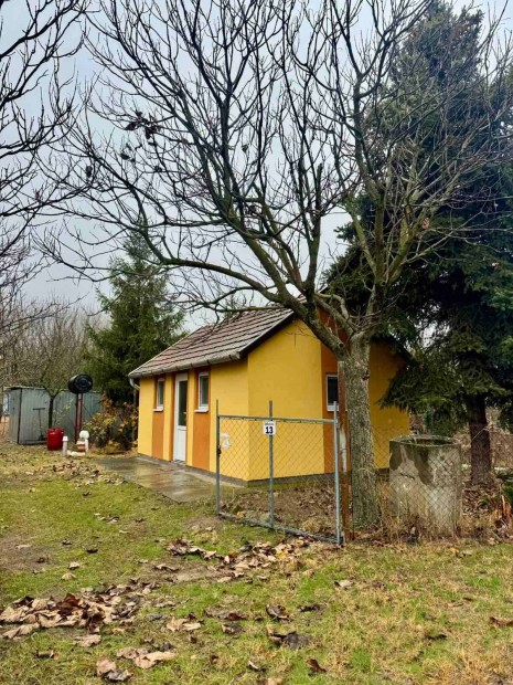 Elad� z�rtkert / �d�l� S�ndorfalv�n a N�dast�t�l 500 m�terre