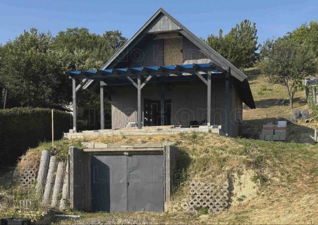 Eladó zártkerti ház - Mór, Kecskehegy
