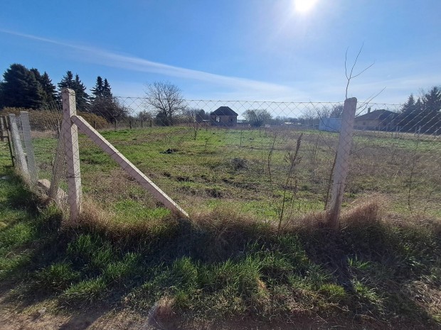 Elad� z�rtkerti ingatlan 