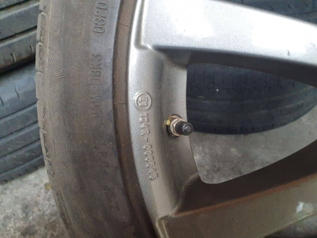 Eladak 4 db Mazdra val felnikre nyri gumik