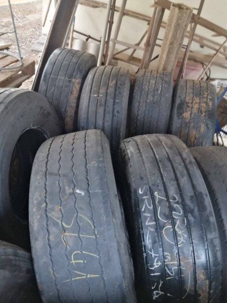 Eladk hasznlt 385/65 R 22.5 kamion gumi abroncsok