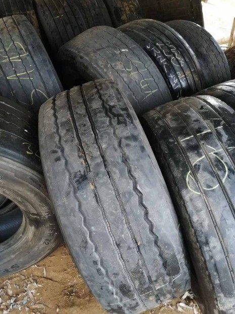 Eladók használt 385/65 R 22.5 kamion gumi abroncsok