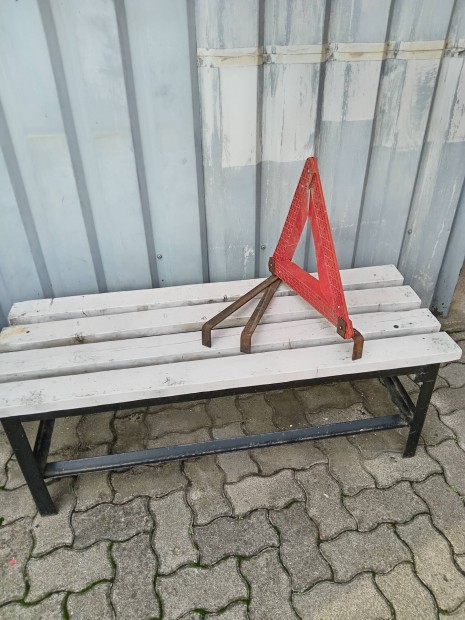 Elakads hromszg
