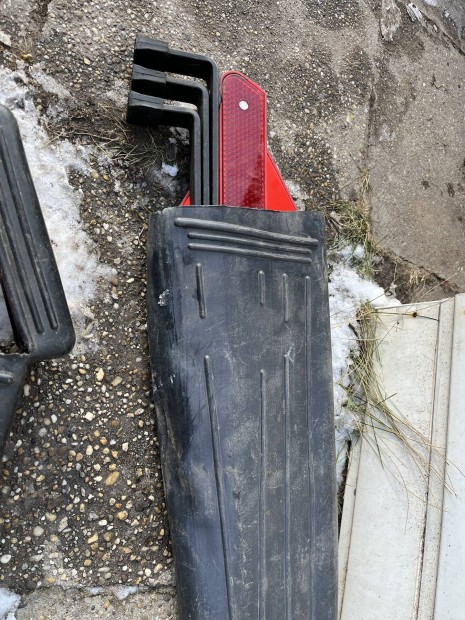 Elakad�s jelz� h�romsz�g