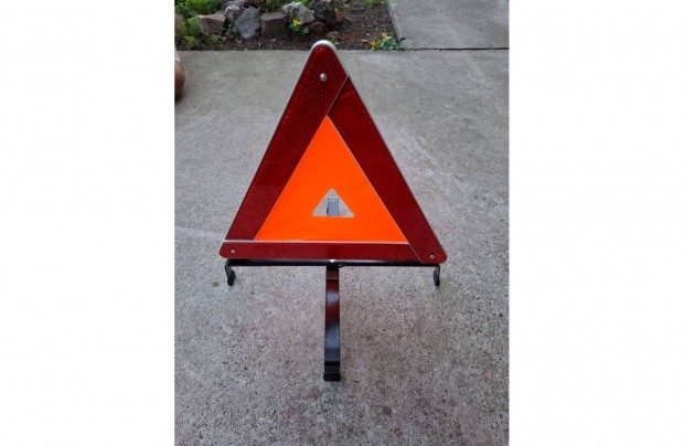 Elakad�s jelz� h�romsz�g