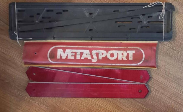 Elakadsjelz hromszg, 2 db.rendszmtart,5 L.zemanyagkanna elad!