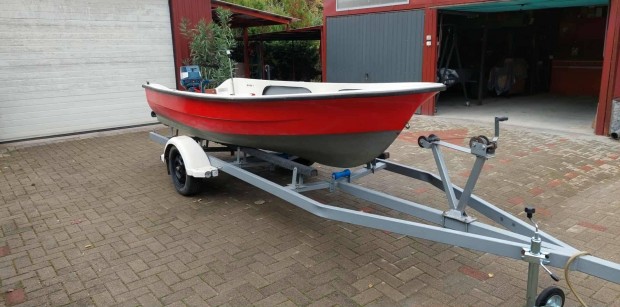 Elan cs�nak yamaha 15hp motorral