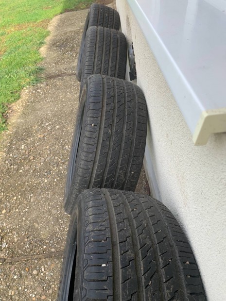 Eldó 225/45 R17 autgumi!