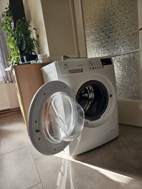 Electrolux 8kg-os mosgp kezdd csapgyhibval Edelnyben